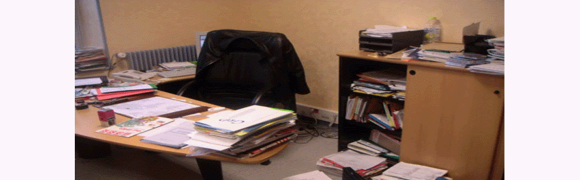 Bureau en désordre avant la mise en place de TRAPEC